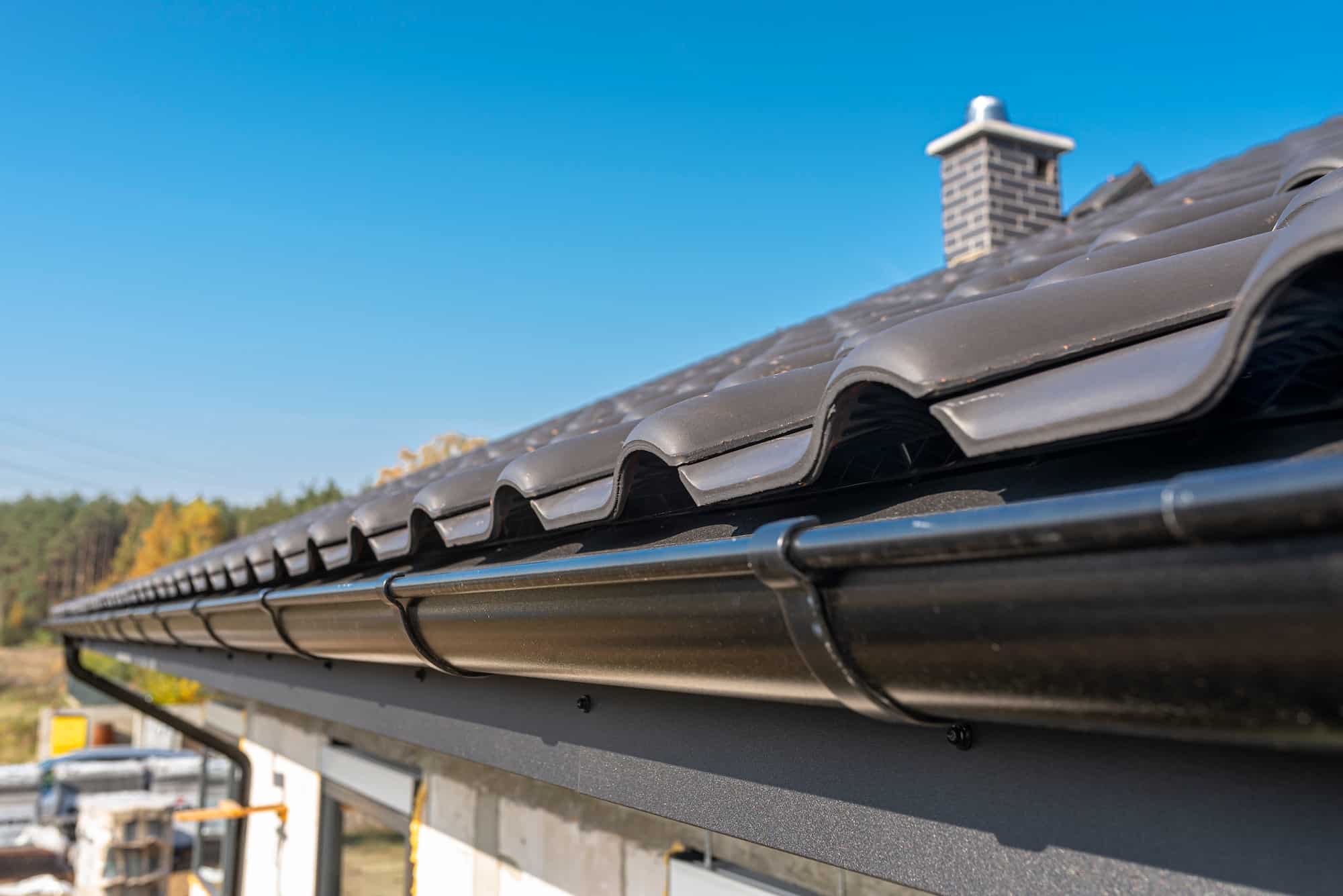 Gutter vacuum clearing